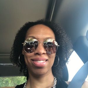 Meet your Posher, Naima